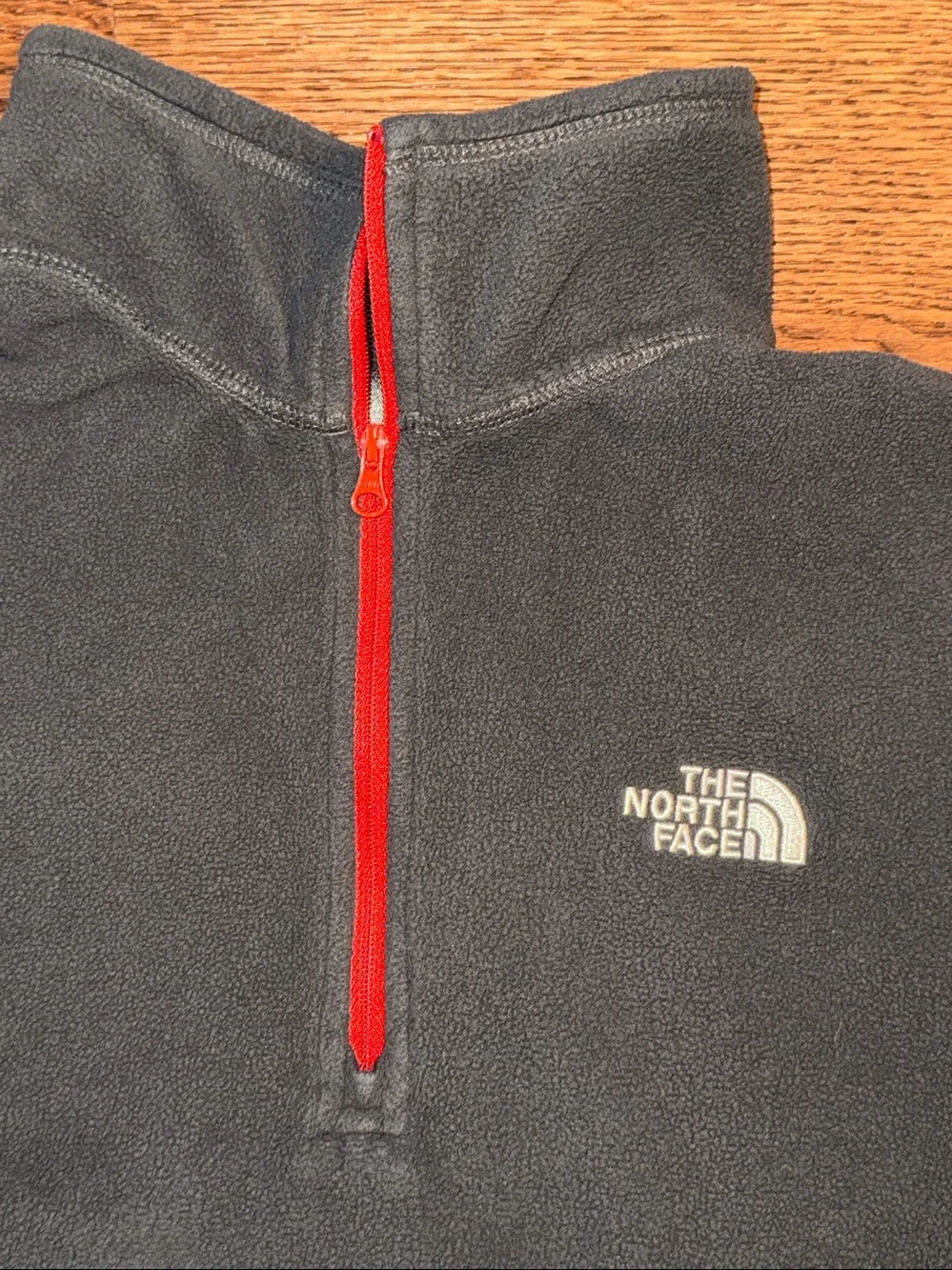 Men’s large charcoal gray 1/4 zip The North Face fleece pullover.